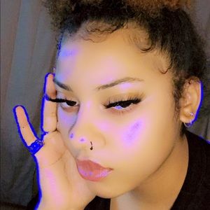 Meet your Posher, Camaela